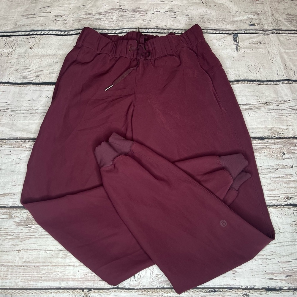Lululemon On The Fly Mid-Rise Jogger Size 4 - Picture 2 of 10